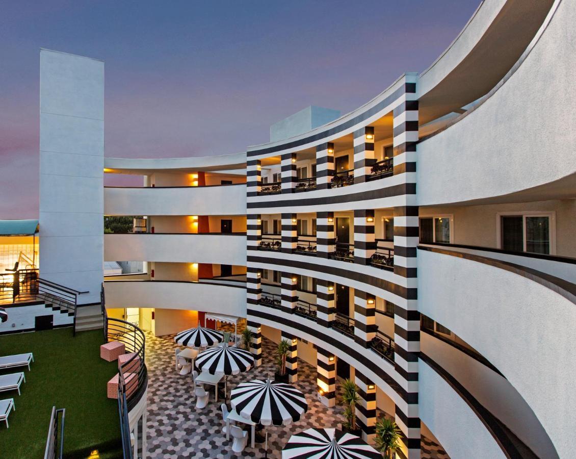 Carlyle Hotel Los Angeles