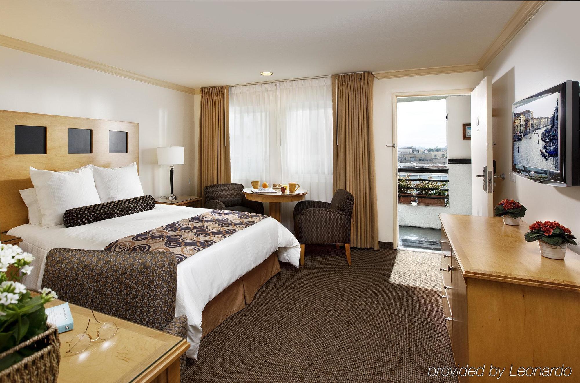Hotel Carlyle 3*